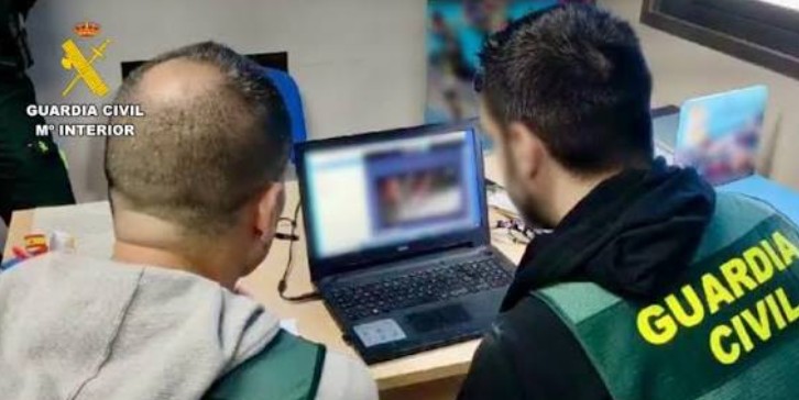 Detienen en España a integrante de 16 años de red de ciberestafa acusada de mil ataques