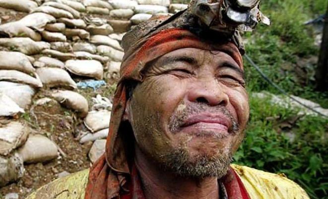 Mueren siete mineros por presunta intoxicación con gas en un túnel al norte de Filipinas
