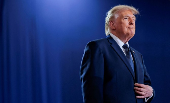 Trump tilda de "enemigo" a quien diga inteligencia artificial en vez de "superinteligencia"