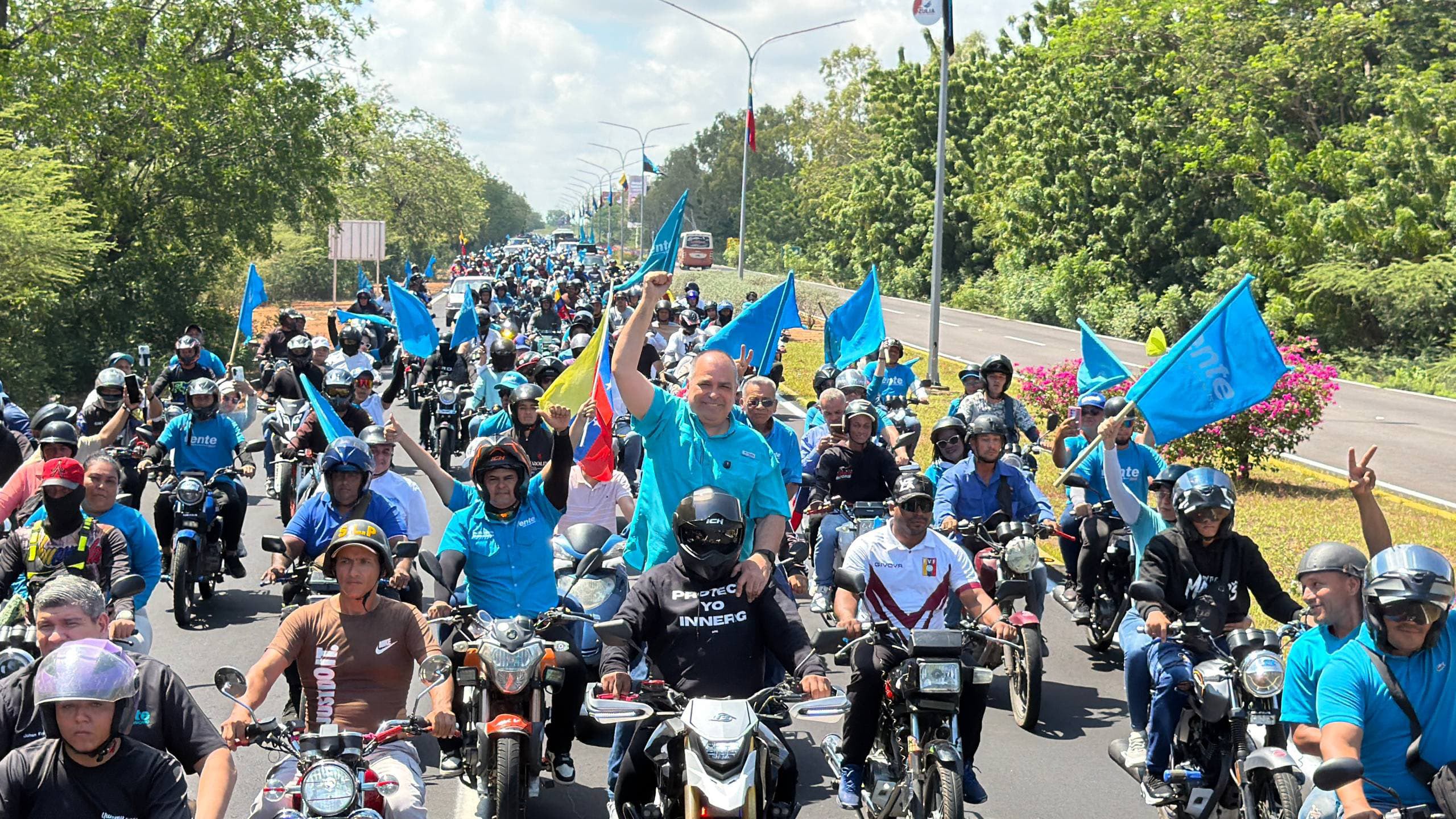 Vente Zulia recibió con una multitudinaria caravana a su coordinador Gustavo Ruiz (VIDEO)