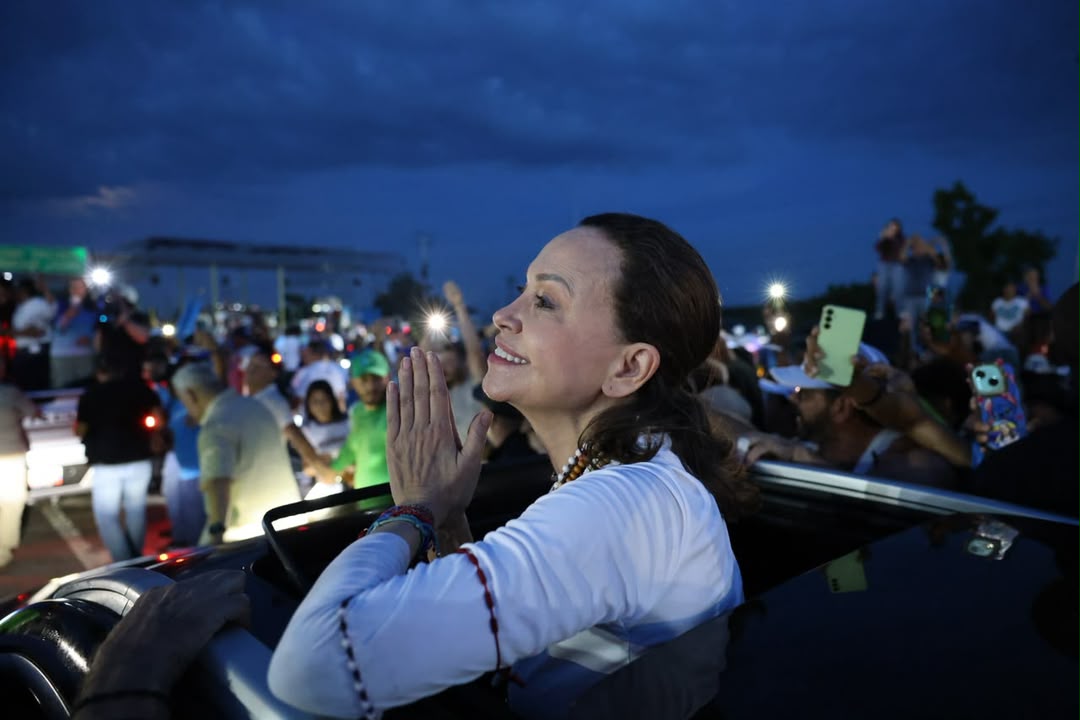 María Corina Machado fue recibida por una multitud en el peaje de Tazón (VIDEOS)