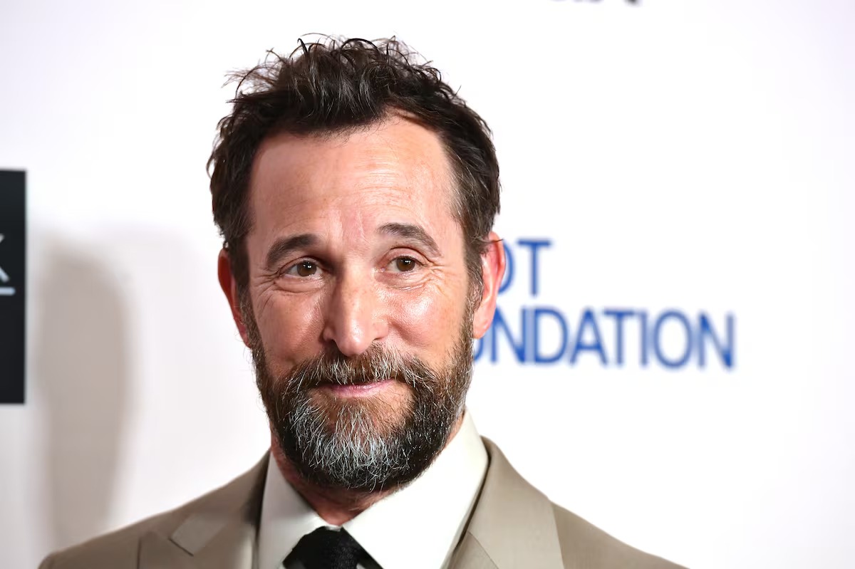 Noah Wyle se coronó como el hombre más sexy del mundo en 2026, según la revista People