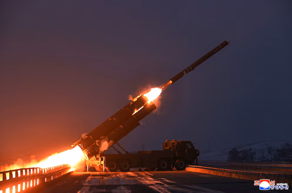 Corea del Norte utilizó inteligencia artificial para lanzar un misil balístico al mar de Japón
