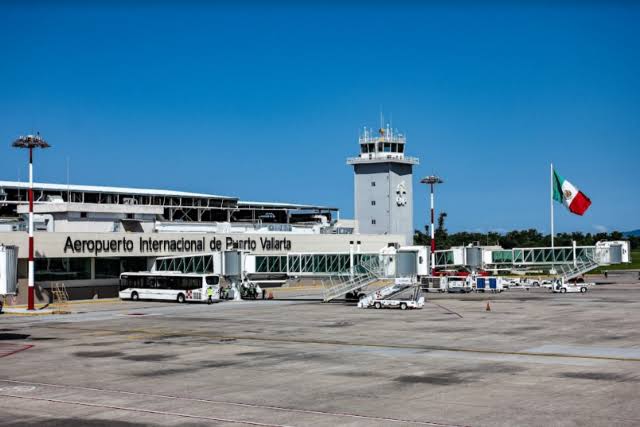 Aeropuerto internacional de Puerto Vallarta en México fue cerrado ante llegada del huracán Simón