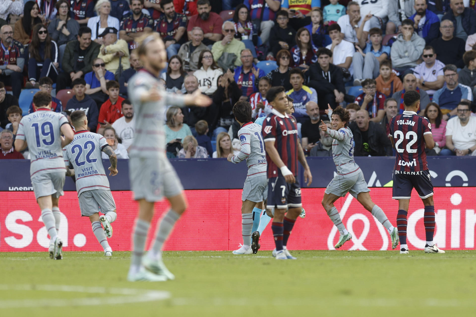 Atlético de Madrid derrotó al Levante y se apoderó provisionalmente de la cima