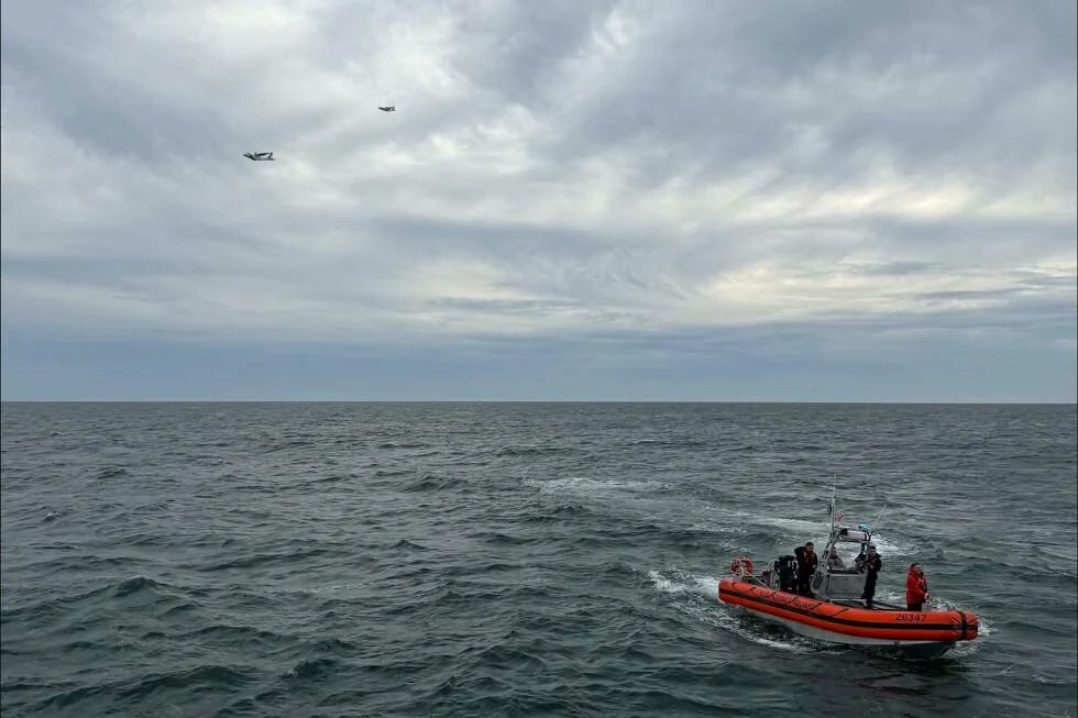 Suspendieron la búsqueda de los seis desaparecidos por accidente de avión frente a las costas de EEUU