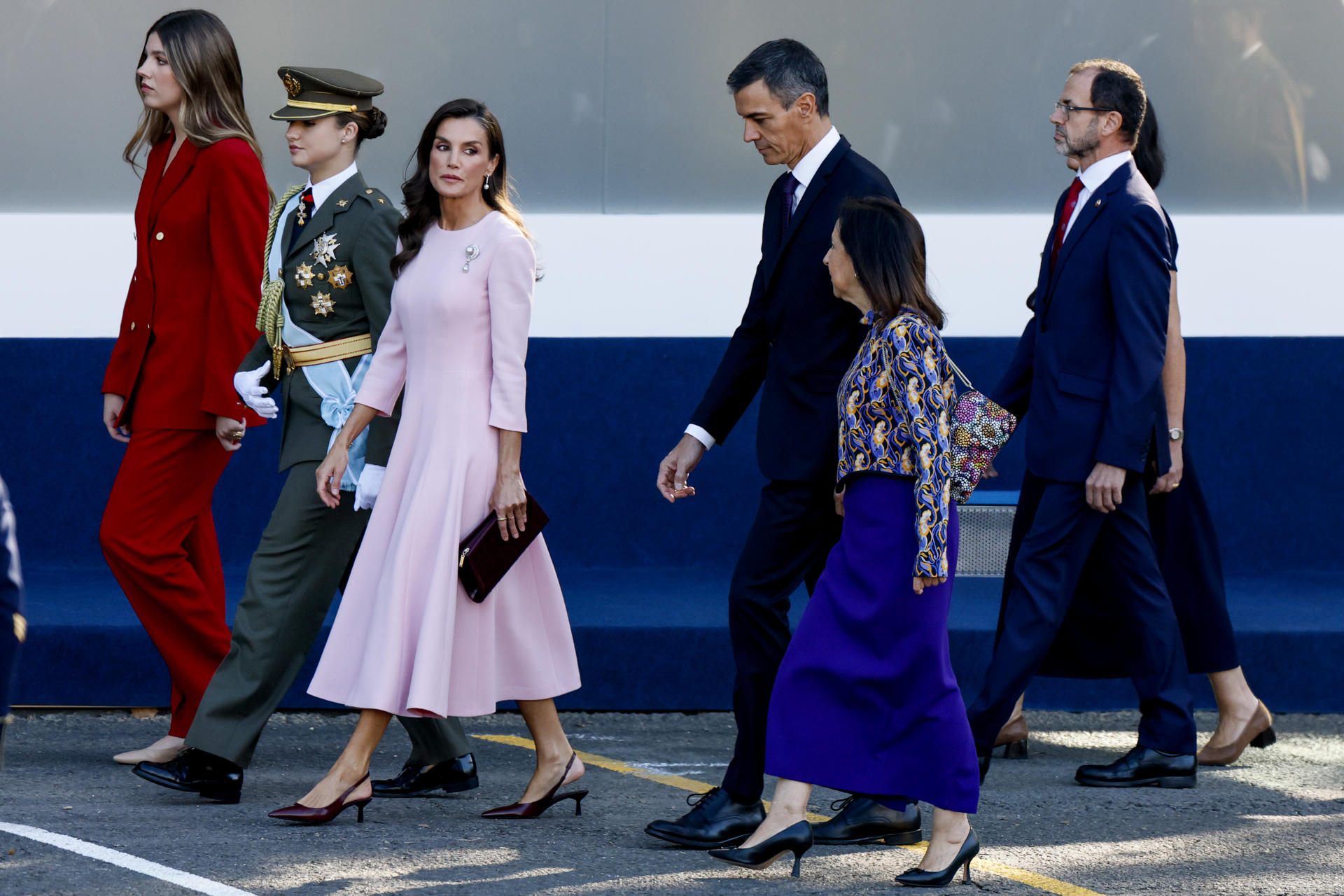 En VIDEO: Pedro Sánchez volvió a ser abucheado en su llegada al desfile militar del Día de la Hispanidad