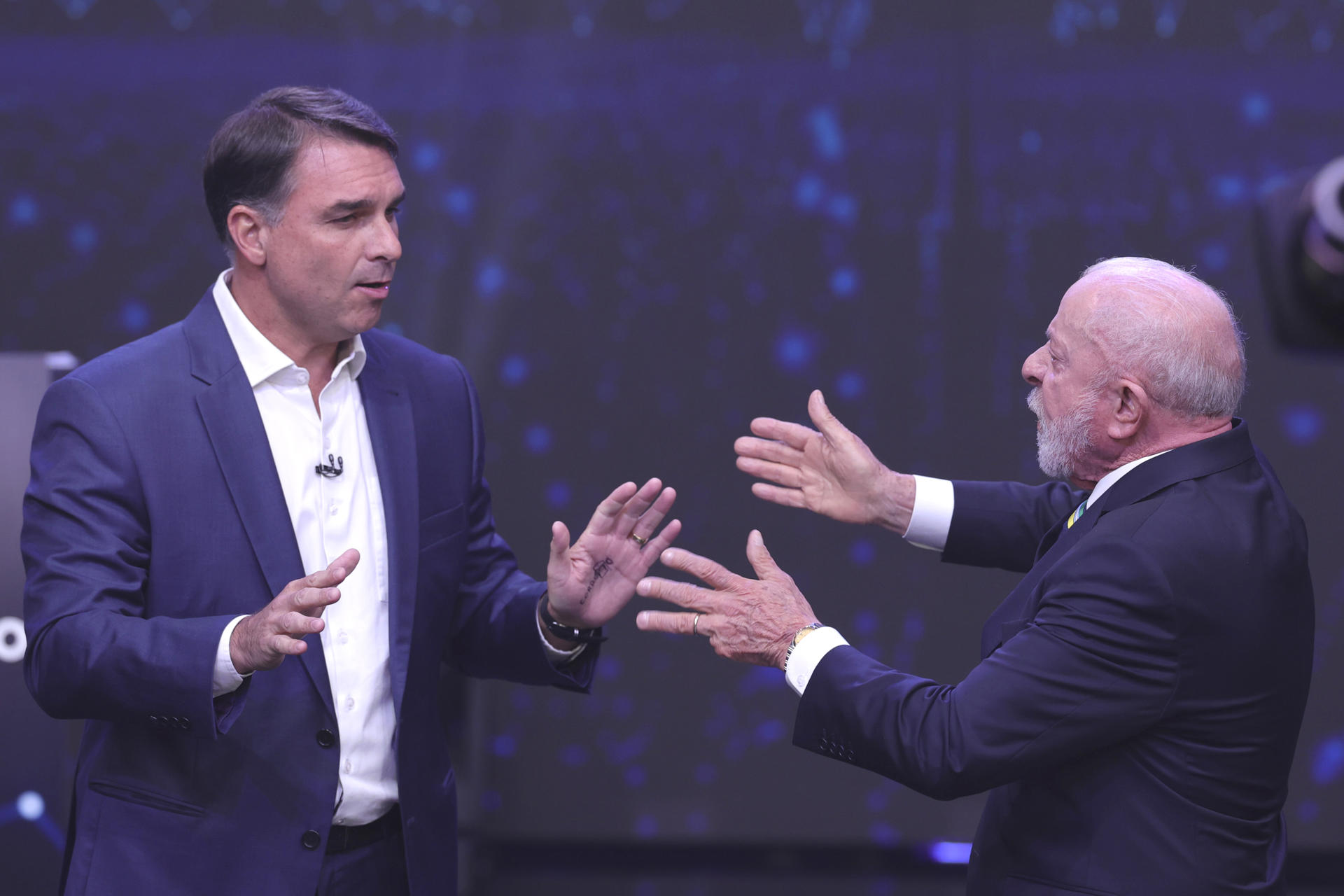 Flávio Bolsonaro comparó a Lula da Silva con Nicolás Maduro en explosivo debate presidencial en Brasil