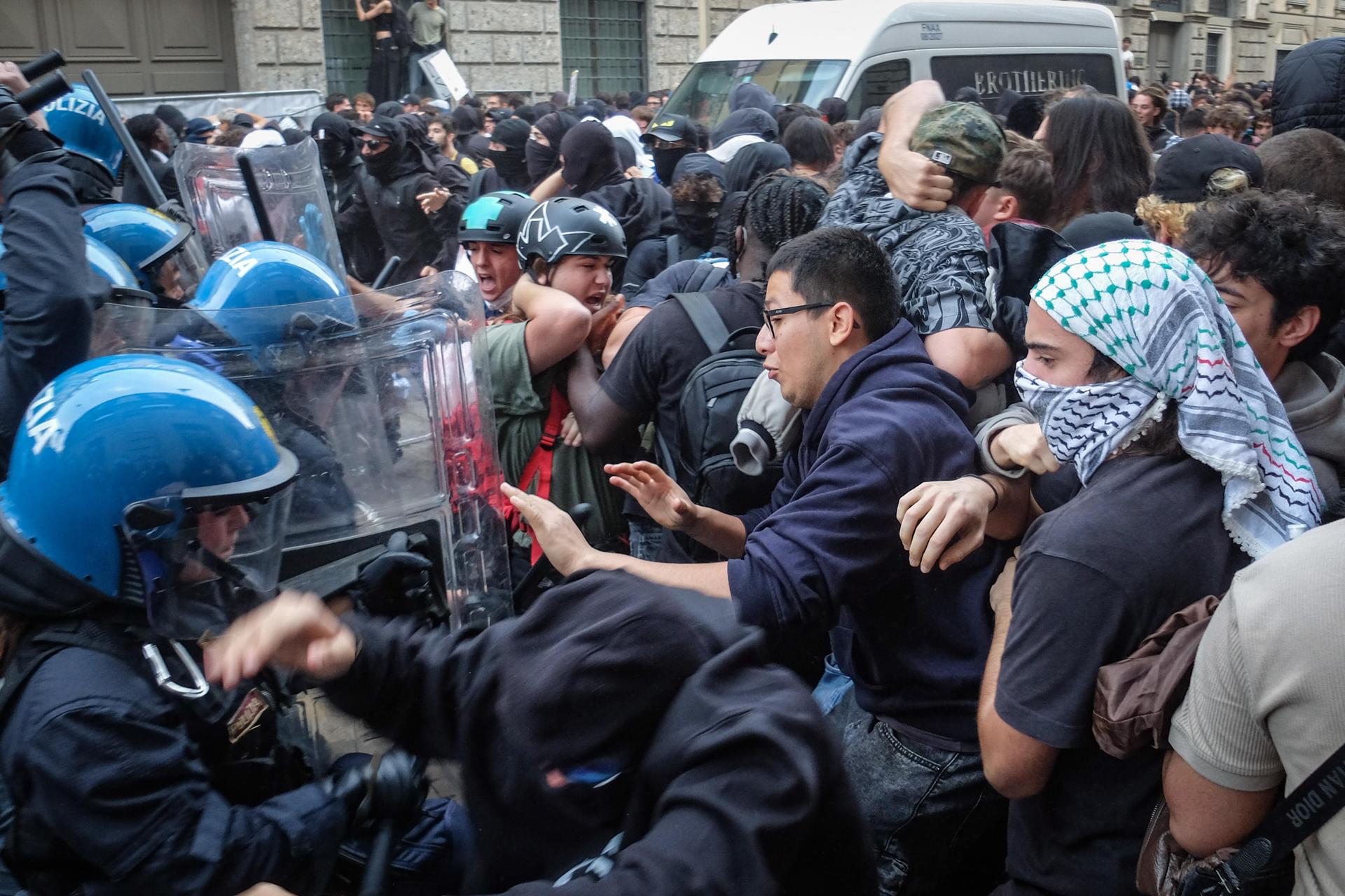 Disturbios sacuden Italia con saqueos, enfrentamientos y al menos 60 detenidos (IMÁGENES)