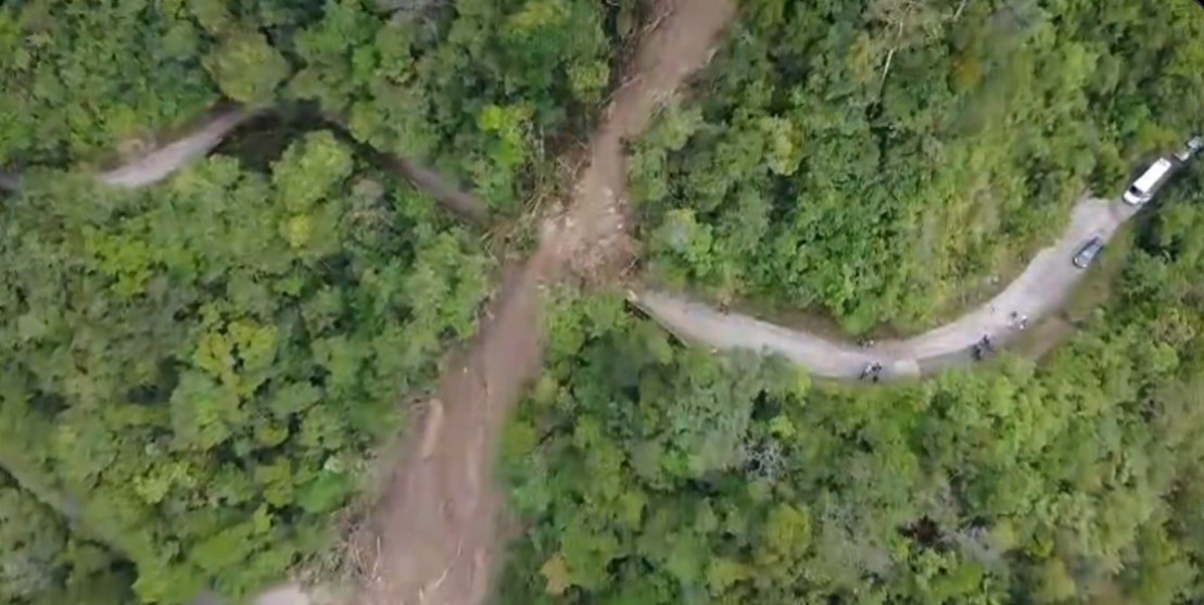 Cuatro días sin paso hacia Choroní: autoridades esperan habilitar un canal en las próximas horas (VIDEO)