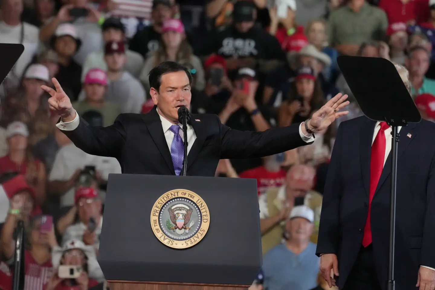 Marco Rubio hizo inusual aparición junto a Donald Trump durante mitin electoral en Texas