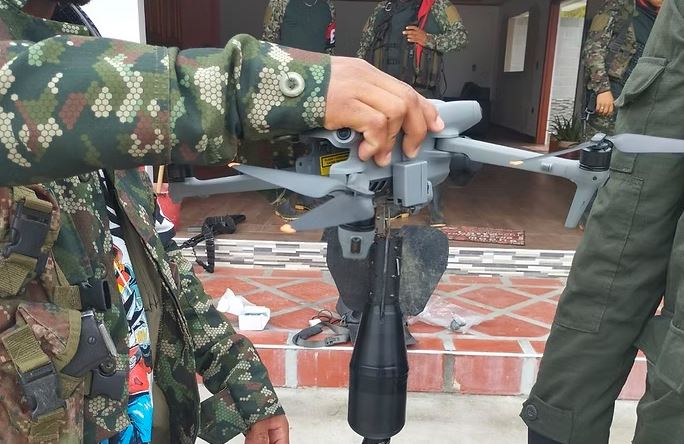 Alarma en Colombia: ELN lanzó al menos 11 ataques con drones explosivos contra policías y militares