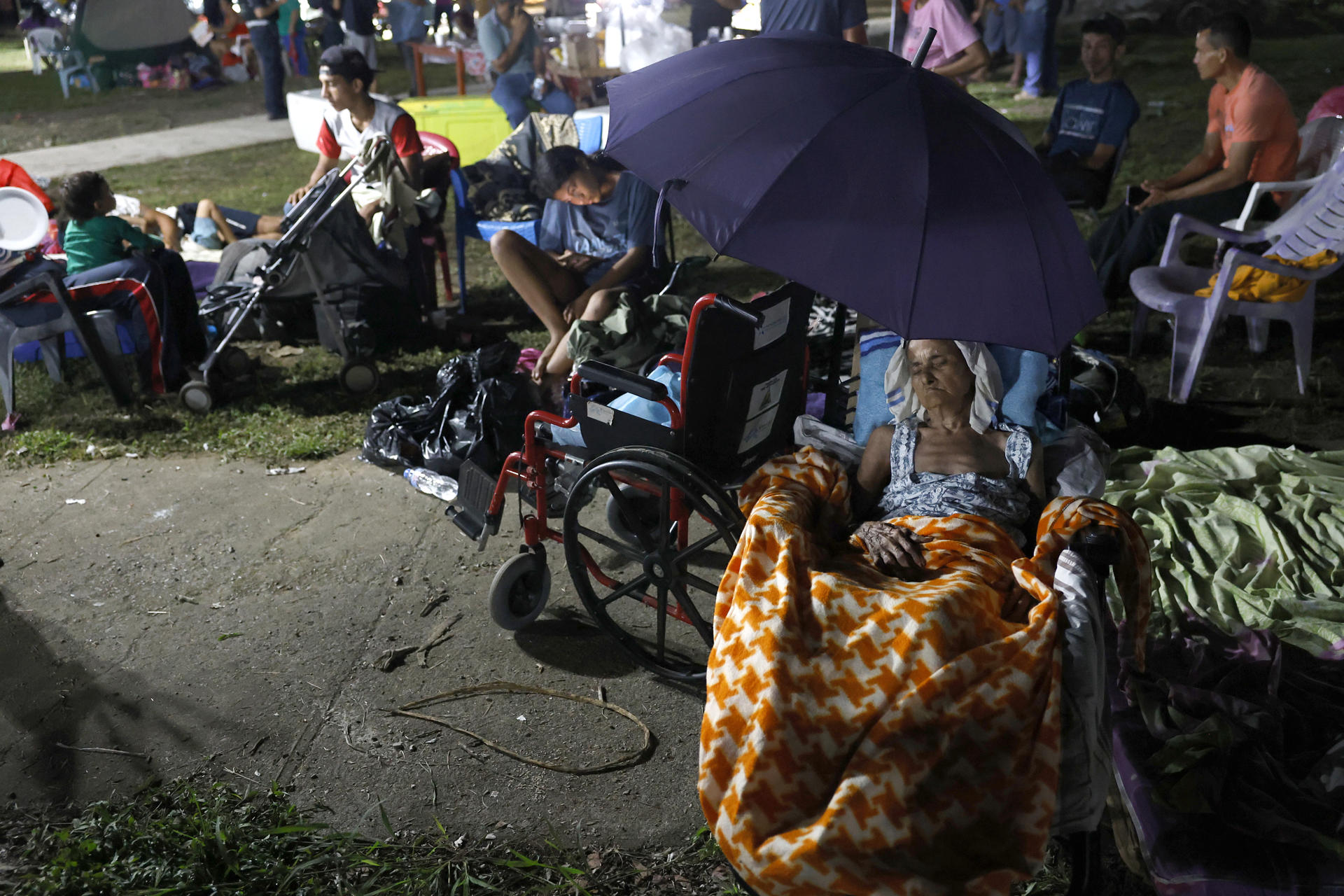 Pueblo cercano al epicentro del terremoto en Panamá lleva más de 24 horas sin agua ni luz