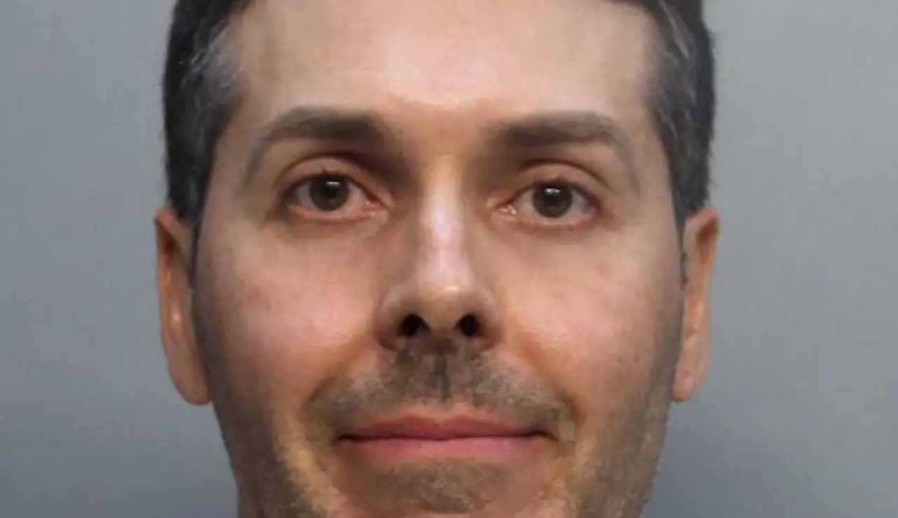 Brasileño se hizo pasar por agente de ICE ante votantes en Miami y terminó tras las rejas