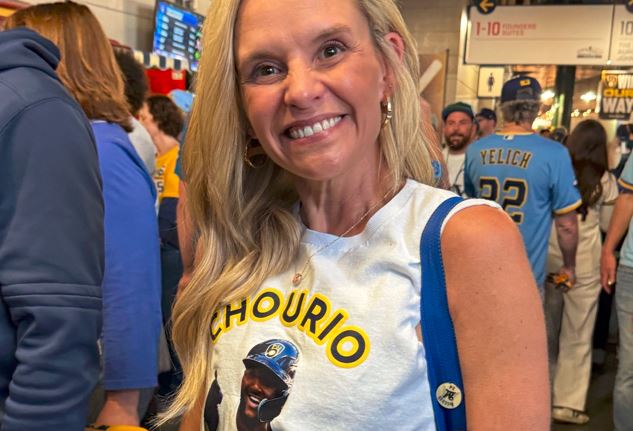 La emotiva camiseta de una fanática de Milwaukee que rindió homenaje a Jackson Chourio y Maracaibo