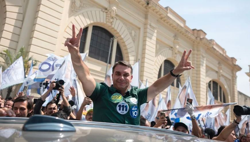 Flávio Bolsonaro comenzó a buscar alianzas para superar a Lula da Silva en segunda vuelta presidencial