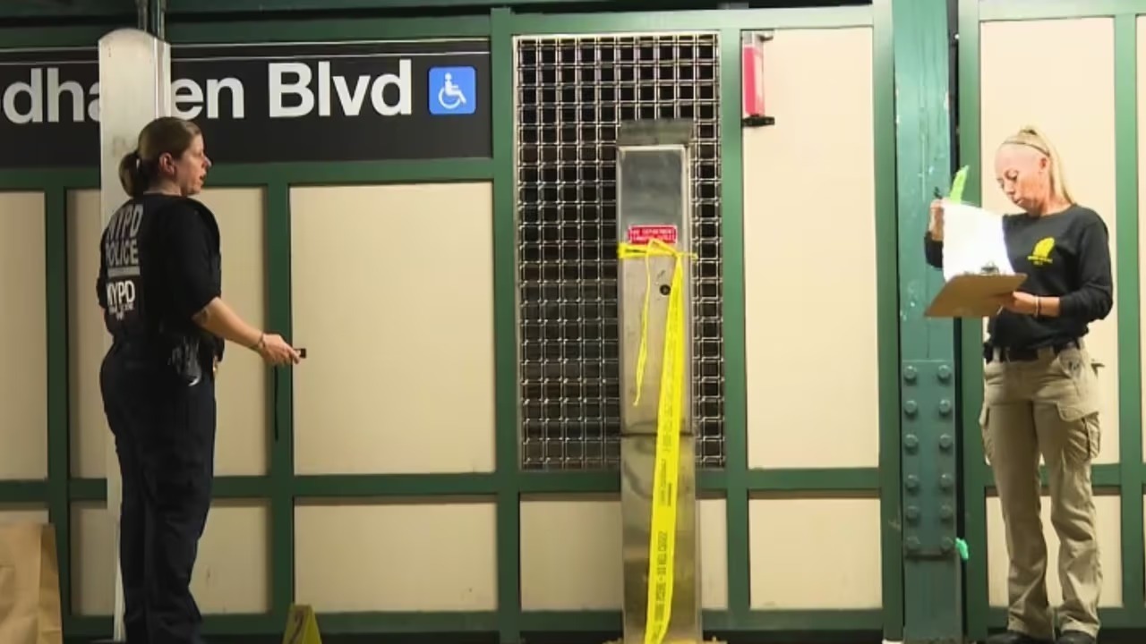 Horror en Nueva York: Hombre de 59 años murió apuñalado en tren de Queens