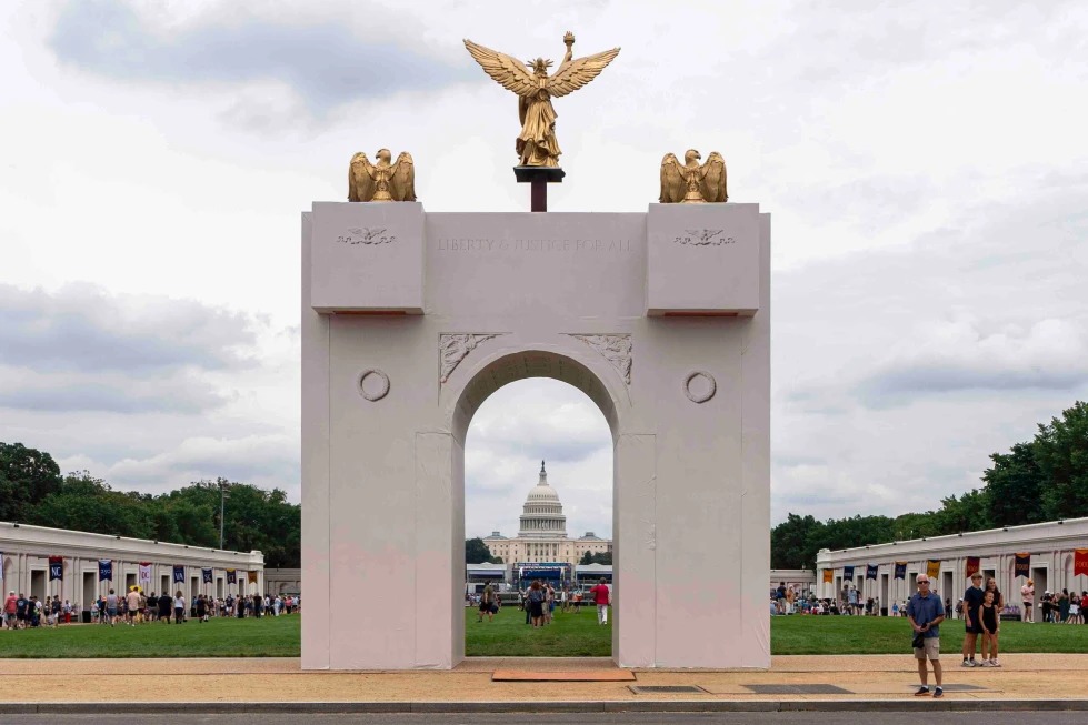 Tres demandas amenazan el enorme arco del triunfo que Trump pretende construir en Washington