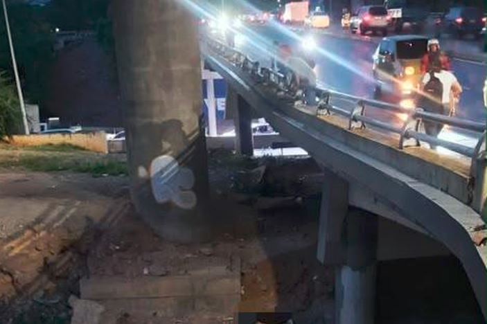 Transeúnte cayó desde un puente que conecta Los Próceres con La Bandera en Caracas