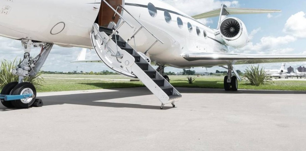 FOTOS: Así es el lujoso jet privado en el que Flávio Bolsonaro viajó de Argentina a EEUU