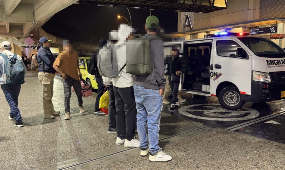 Expulsaron de Medellín a nueve venezolanos con antecedentes penales